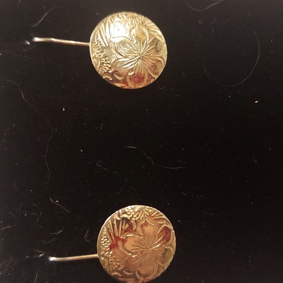 Vintage Gold Floral Medallion Earrings - Picture 5 of 7